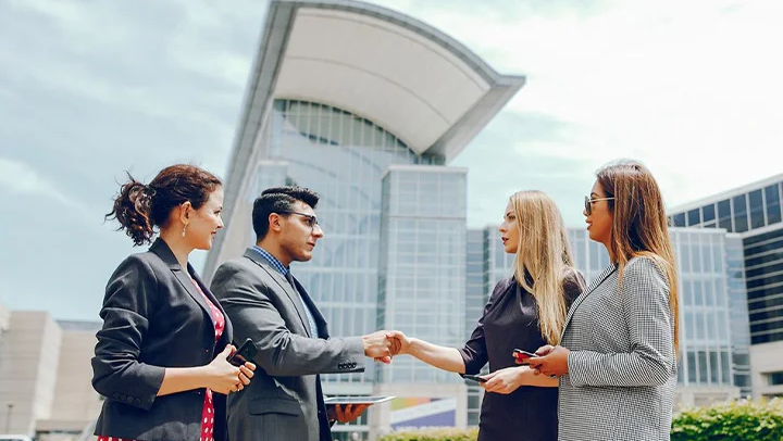 How to Choose the Right City to Build Your GCC Hub: A Comparative Guide